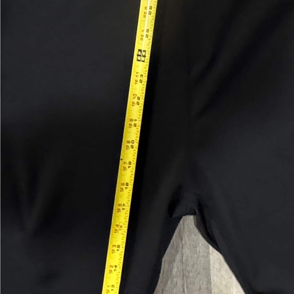 Women’s Black Active Performance Capris Pants - image 4